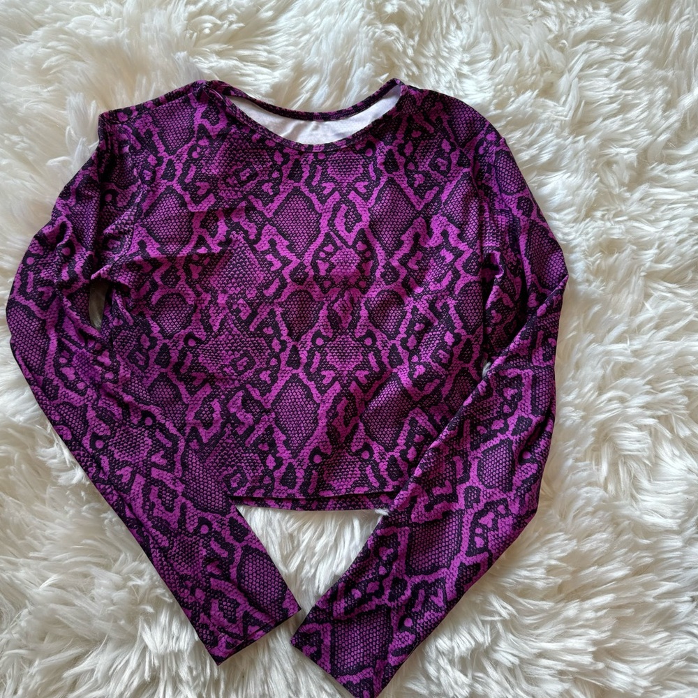 LiCiFit- Ling sleeve Crop Top
